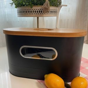 Francis home products bread box NIB